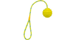 Trixie Vrhací vlnitý míč na šňůře 6cm/30cm 